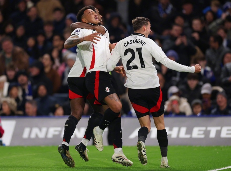 曼联球迷热议：“水货”原来并不弱，是阿莫林妨碍了他爆发