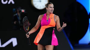 记者晒视频：钟义浩现场观看海牛比赛，海牛进球后他兴奋鼓掌